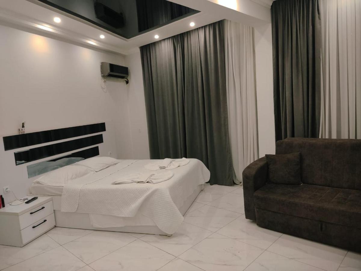 Golden Fish Hotel Batoumi Extérieur photo